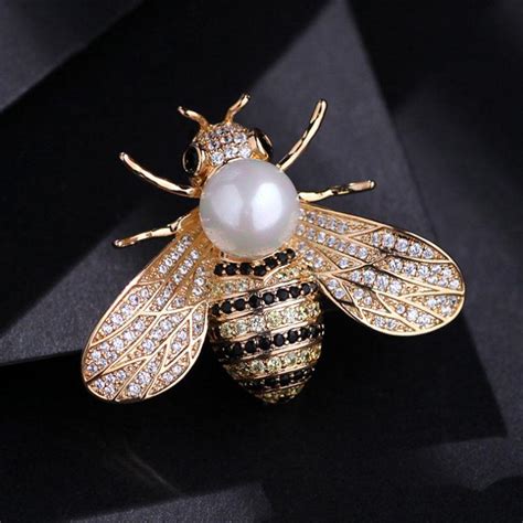 bee brooch gucci|gucci sunglasses with bees.